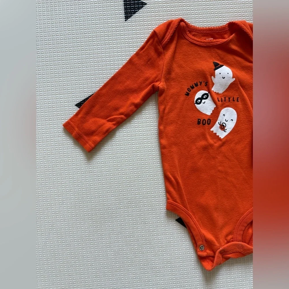 Carter’s|Baby gender neutral Orange Halloween Onesie bodysuit with ghosts BOO•6M